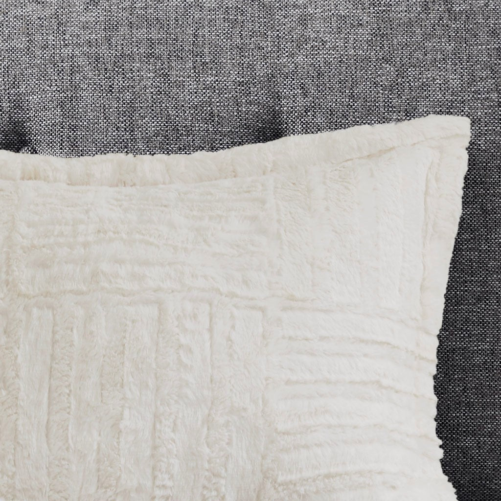 WONDERWALL 'Une Collection' Ivory Fur Down Alternative Comforter Mini Set with Hypoallergenic Filling