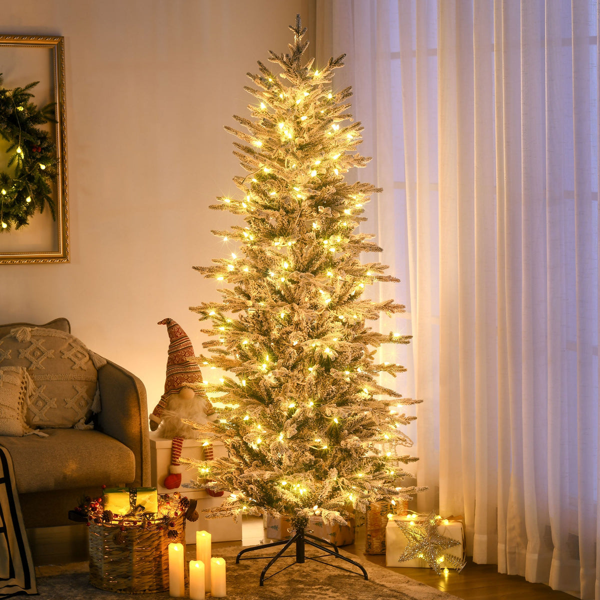 WONDERWALL ‘Noël DuBois’ Snow-Flocked Artificial Christmas Tree with 250 Warm Yellow Lights – Green