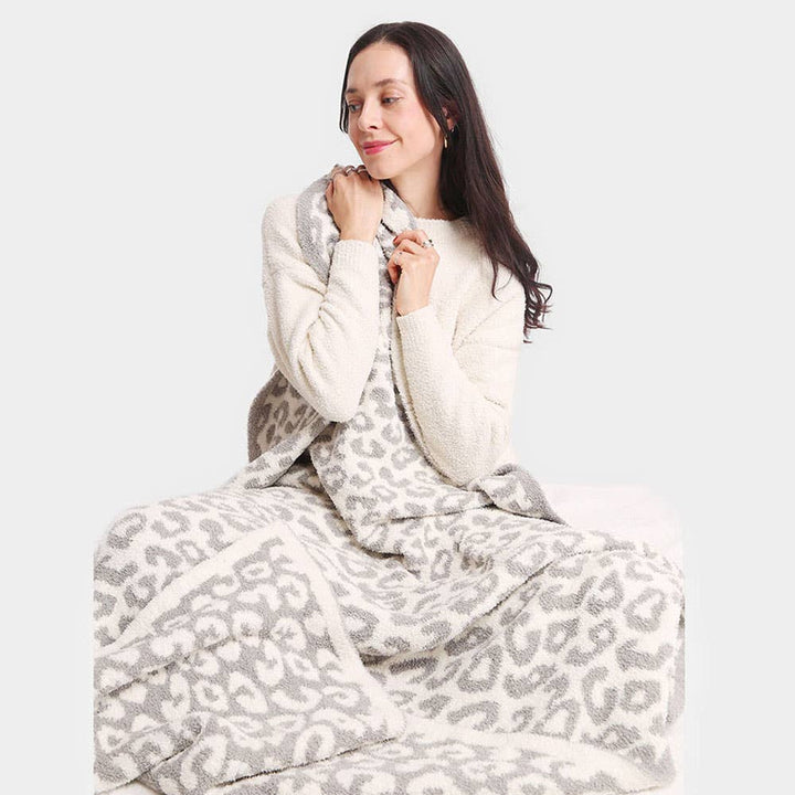 WONDERWALL The Super Soft Leopard Blanket in Gray