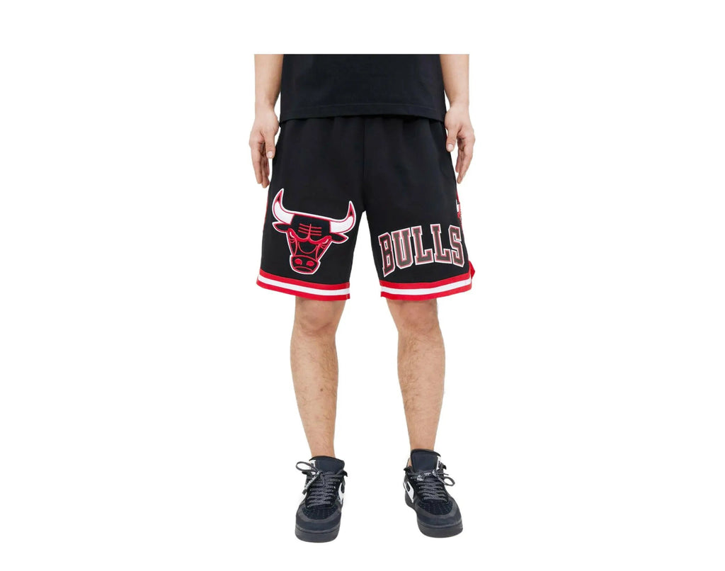 Pro Standard Chicago Bulls Classic Chenille Men Shorts Black