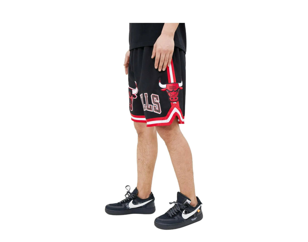 Pro Standard Chicago Bulls Classic Chenille Men Shorts Black
