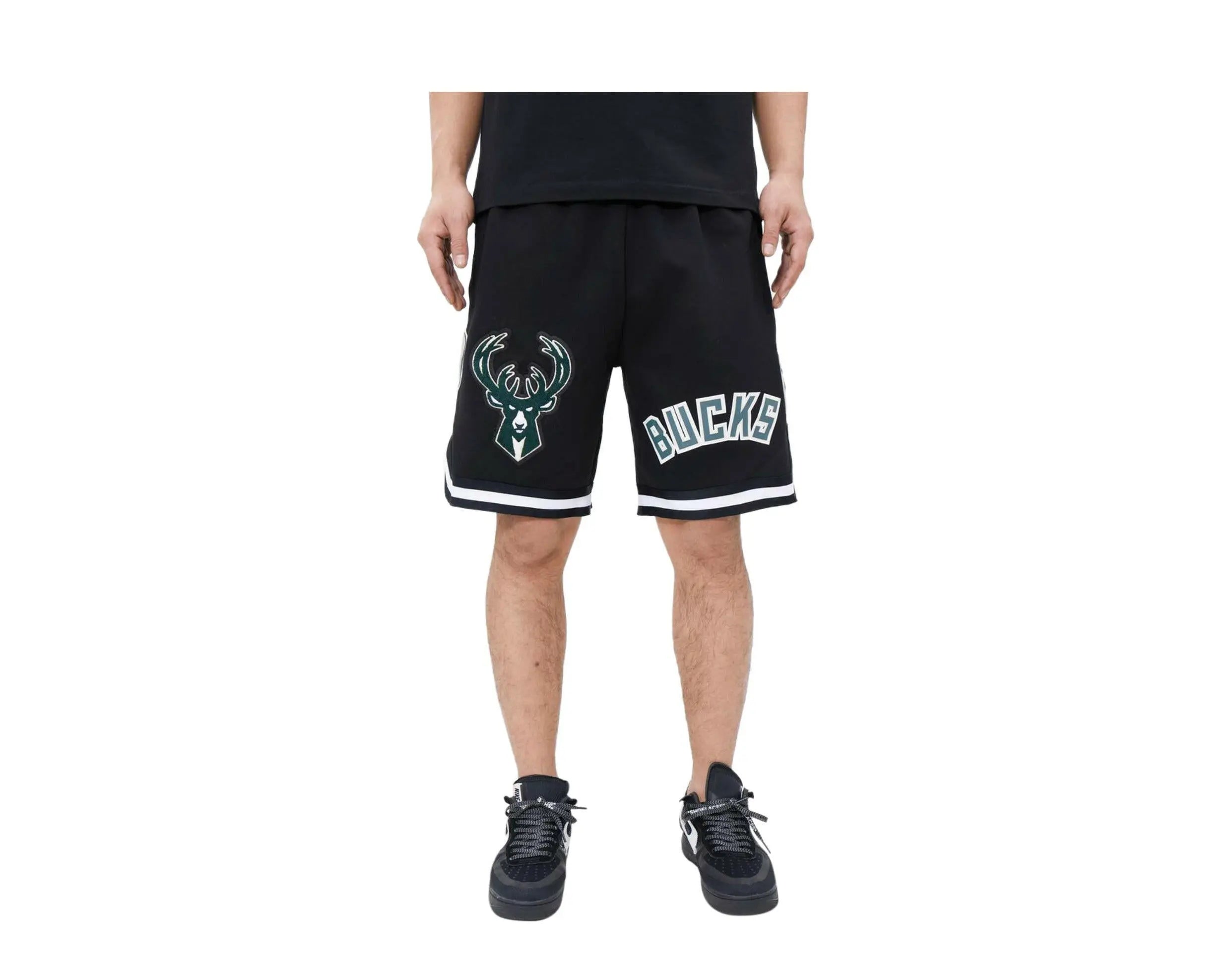 Pro Standard Milwaukee Bucks Classic Chenille Men Shorts Black