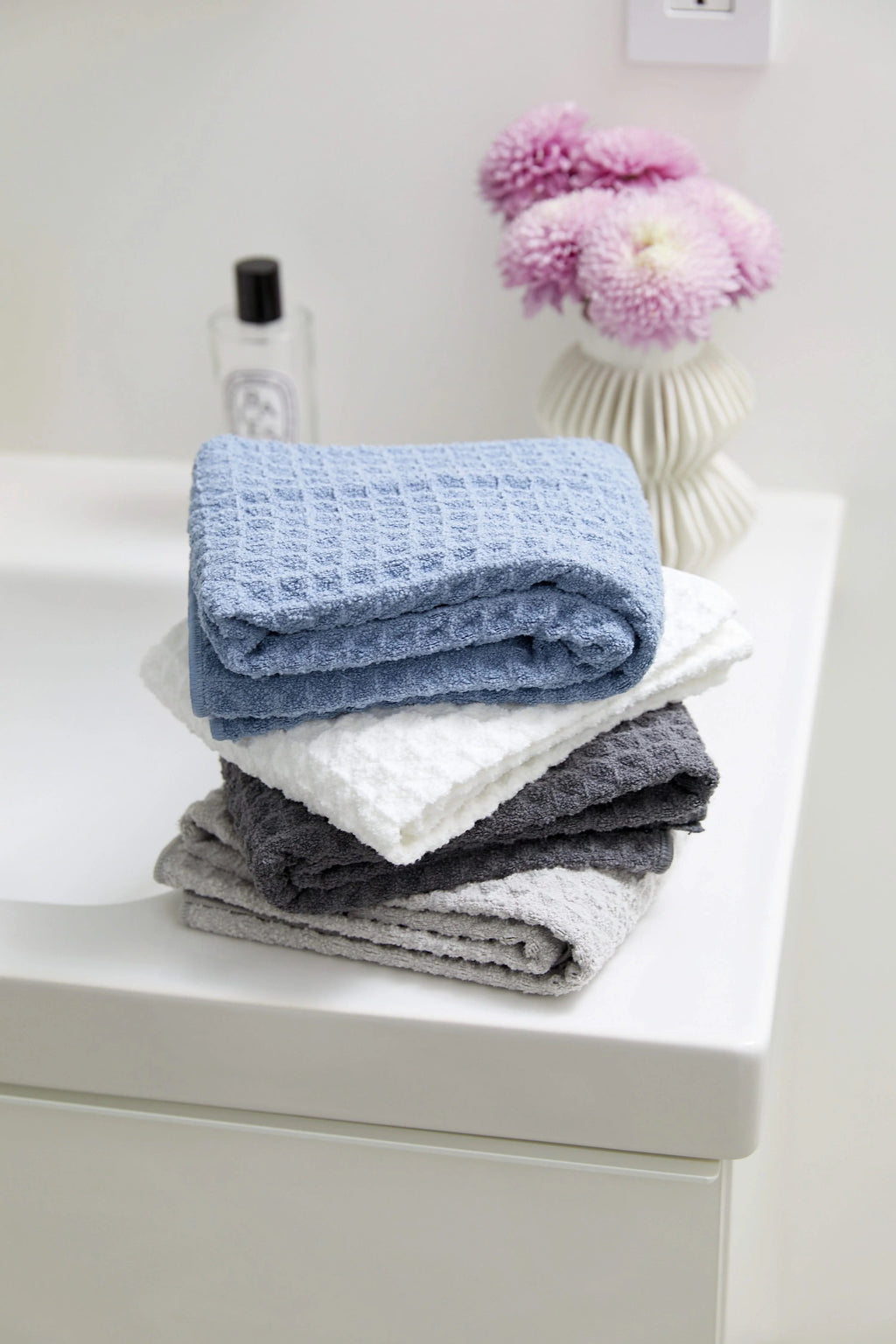 GEOMETRY Cloud Waffle Bath Towel & Washcloth
