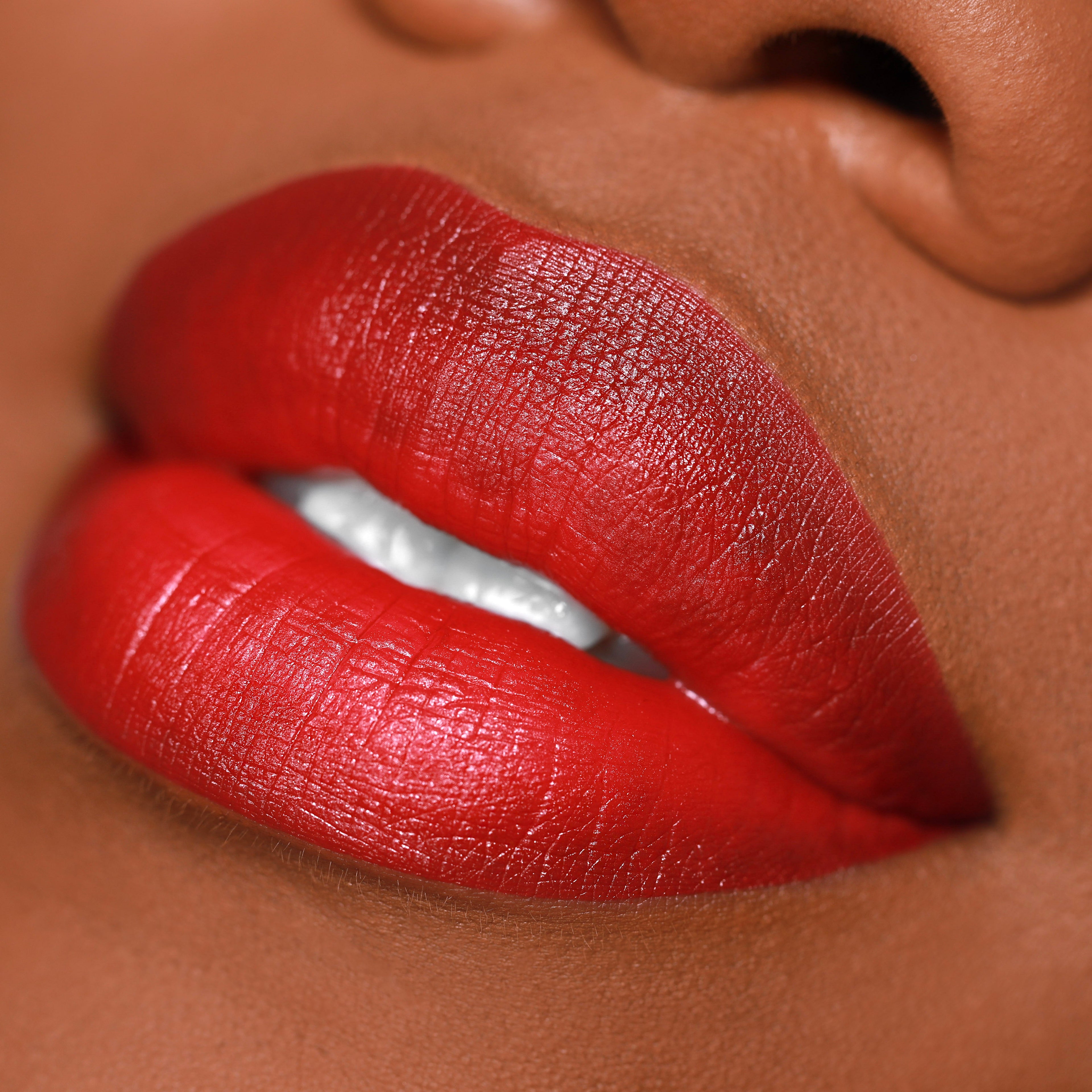 Long Lasting Liquid Lipstick - Kelly