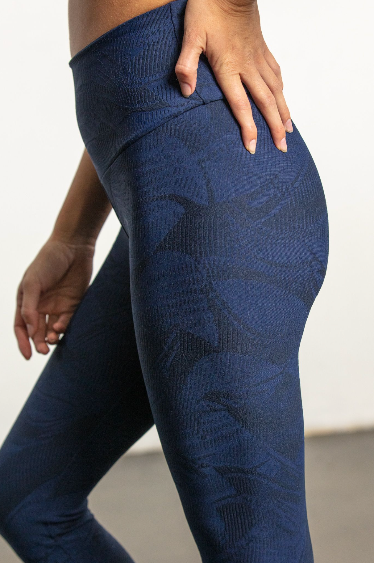 Aria Legging - Navy with Black Swirl