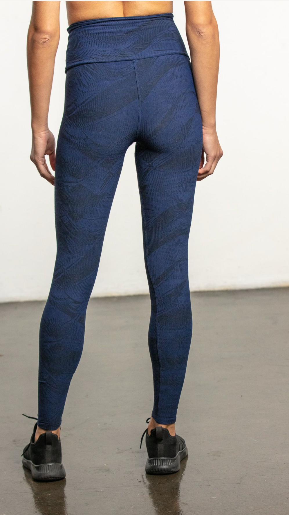 Aria Legging - Navy with Black Swirl