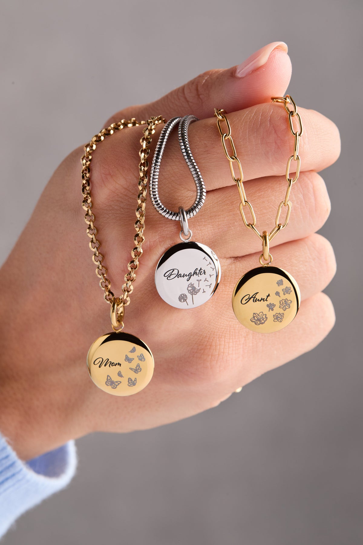 Mom Butterfly Disc Charm - WONDERWALL