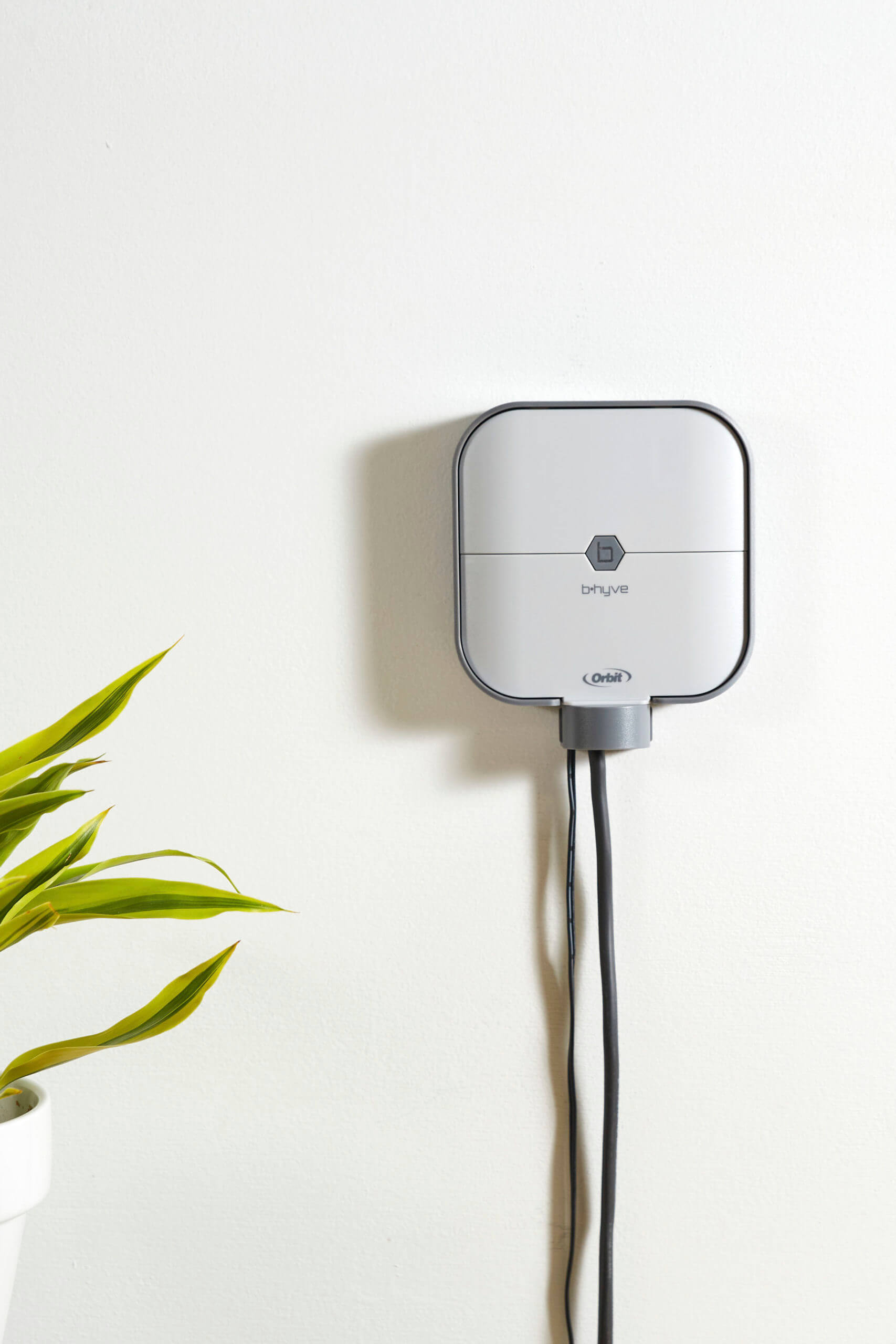 B - hyve Smart Indoor Irrigation Controller 4 - Station | 57915
