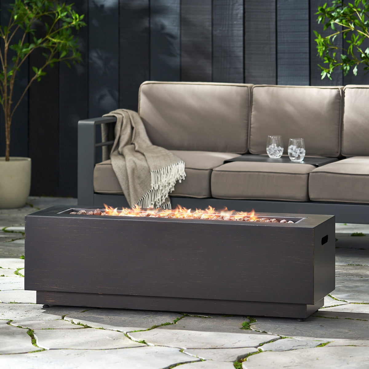 WONDERWALL 'Une Collection' Modern Dark Grey Outdoor Iron Propane Fire Pit with 50,000 BTU - Dark Grey