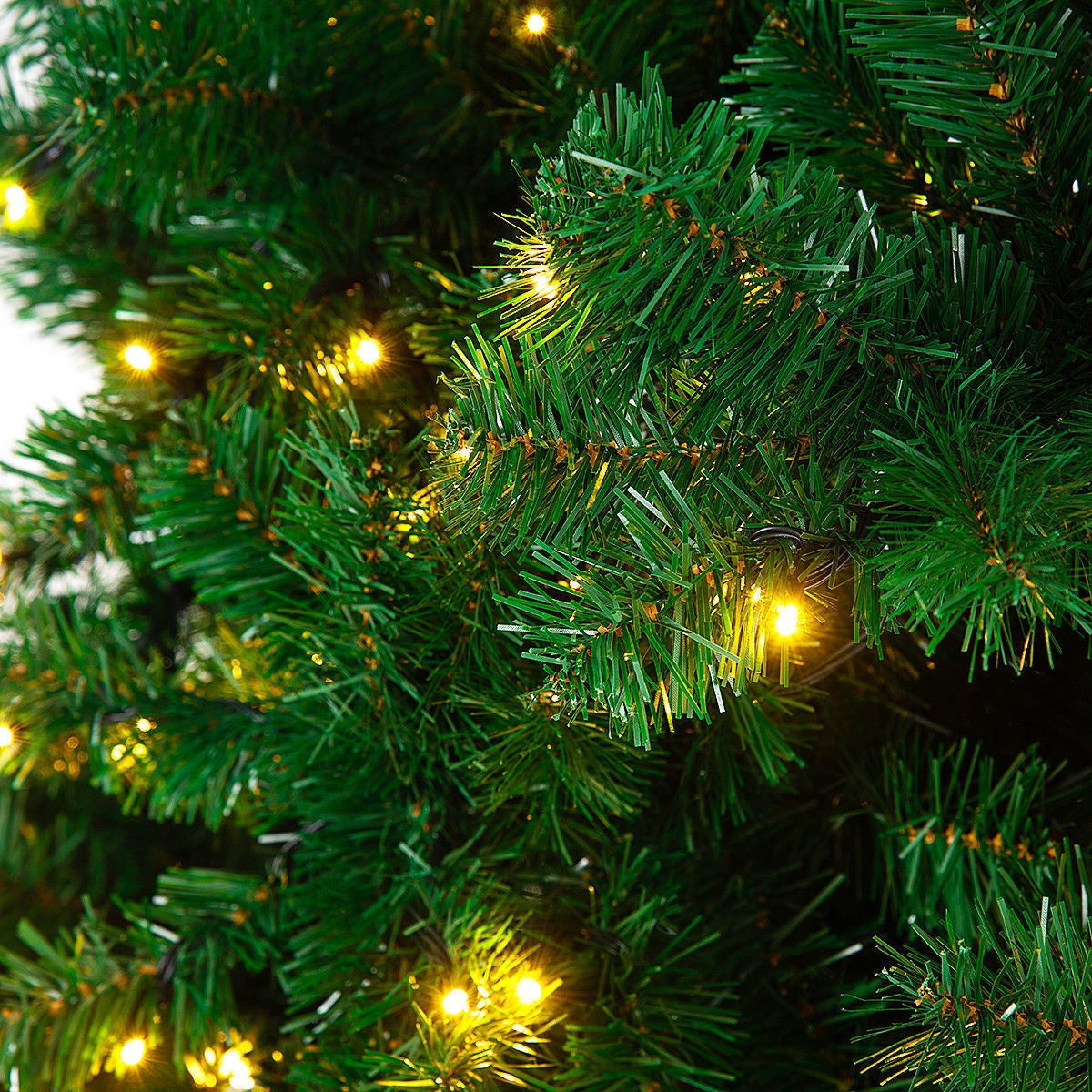 WONDERWALL ‘Noël DuBois’ 9 ft Pre-Lit Artificial Christmas Tree with 700 Warm White LEDs
