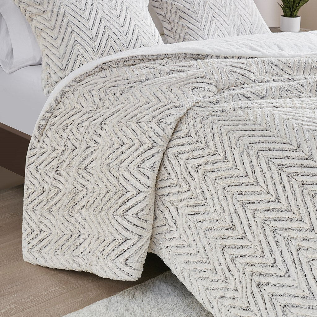 WONDERWALL 'Une Collection' Full/Queen Ultra Plush Down Alternative Comforter Set with Chevron Pattern - Ivory